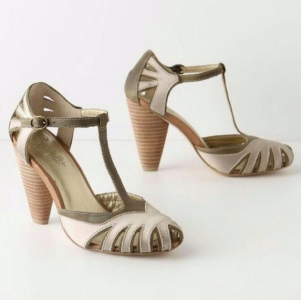 🆕🌷Anthropologie 🐦 T-Strap Olive Pumps